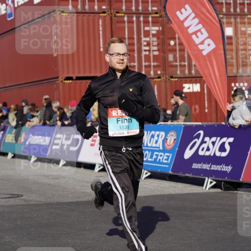 03.10.2025 - Köhlbrandbrückenlauf Michael Burmester http://msf.ph/oto/9012303 03.10.2025 10:12:46 Ziel 1387, 1392, 1491, 1535, 1877, 1909, 1933, 2799, 3643, 3680 meine-sportfotos.de