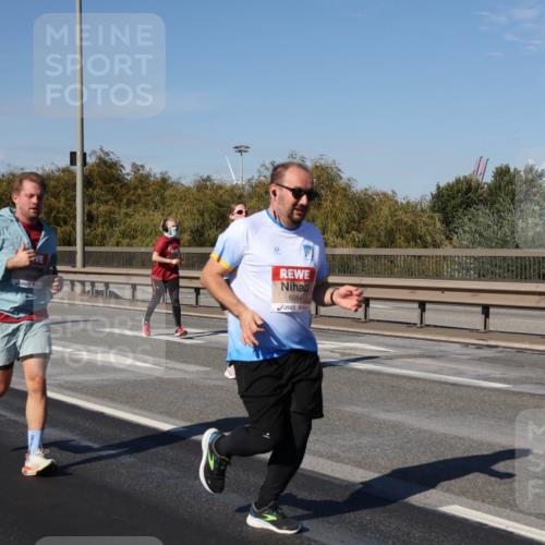 03.10.2025 - Köhlbrandbrückenlauf Julia Fischer http://msf.ph/oto/9012308 03.10.2025 13:02:34 Position 3 6084 meine-sportfotos.de