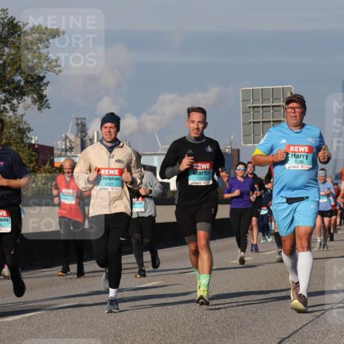 03.10.2025 - Köhlbrandbrückenlauf Luisa Fischer http://msf.ph/oto/9012309 03.10.2025 10:55:14 Position 3 2449, 1408, 2891, 2027, 1525, 1286 meine-sportfotos.de