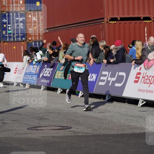 03.10.2025 - Köhlbrandbrückenlauf Michael Burmester http://msf.ph/oto/9012313 03.10.2025 10:12:49 Ziel 1015, 1387, 1469, 1535, 1632, 1909, 1933, 2799, 3075, 3381, 3648, 3680, 3723 meine-sportfotos.de