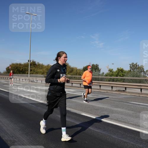 03.10.2025 - Köhlbrandbrückenlauf Julia Fischer http://msf.ph/oto/9012325 03.10.2025 13:02:38 Position 3  meine-sportfotos.de