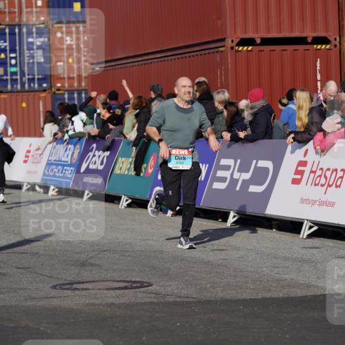 03.10.2025 - Köhlbrandbrückenlauf Michael Burmester http://msf.ph/oto/9012326 03.10.2025 10:12:49 Ziel 1015, 1387, 1469, 1535, 1632, 1909, 1933, 2799, 3075, 3381, 3648, 3680, 3723 meine-sportfotos.de
