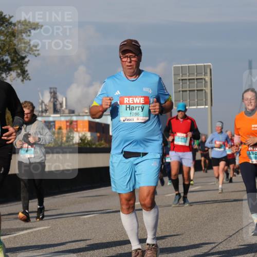 03.10.2025 - Köhlbrandbrückenlauf Luisa Fischer http://msf.ph/oto/9012327 03.10.2025 10:55:16 Position 3 1525, 1286, 1858 meine-sportfotos.de