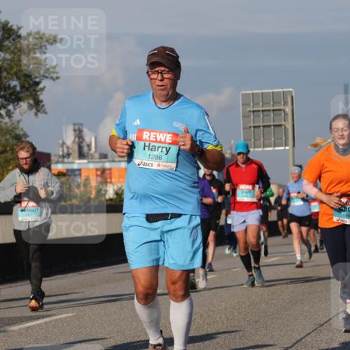 03.10.2025 - Köhlbrandbrückenlauf Luisa Fischer http://msf.ph/oto/9012330 03.10.2025 10:55:17 Position 3 5, 1, 1286, 1858 meine-sportfotos.de