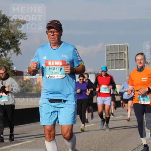 03.10.2025 - Köhlbrandbrückenlauf Luisa Fischer http://msf.ph/oto/9012333 03.10.2025 10:55:17 Position 3 2891, 2890, 1286, 1858 meine-sportfotos.de