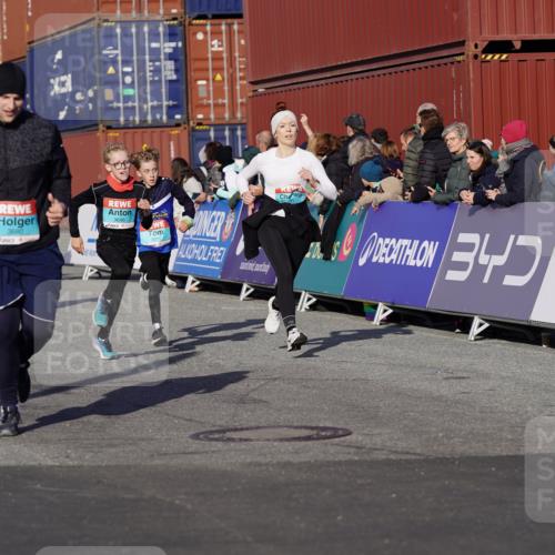 03.10.2025 - Köhlbrandbrückenlauf Michael Burmester http://msf.ph/oto/9012337 03.10.2025 10:12:51 Ziel 1015, 1331, 1469, 1535, 1632, 1685, 2799, 3075, 3381, 3549, 3550, 3615, 3648, 3680, 3723 meine-sportfotos.de