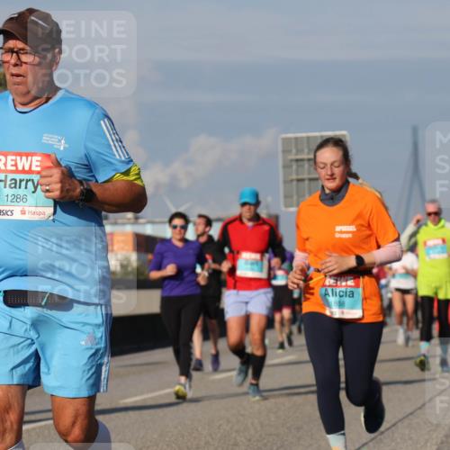 03.10.2025 - Köhlbrandbrückenlauf Luisa Fischer http://msf.ph/oto/9012340 03.10.2025 10:55:18 Position 3 1286, 2025, 858 meine-sportfotos.de