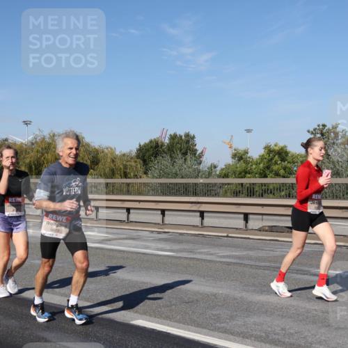 03.10.2025 - Köhlbrandbrückenlauf Julia Fischer http://msf.ph/oto/9012341 03.10.2025 13:02:44 Position 3 6573 meine-sportfotos.de