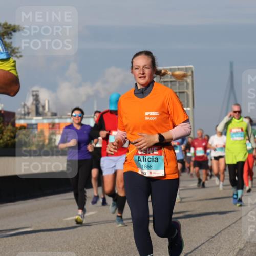 03.10.2025 - Köhlbrandbrückenlauf Luisa Fischer http://msf.ph/oto/9012345 03.10.2025 10:55:18 Position 3 1858 meine-sportfotos.de
