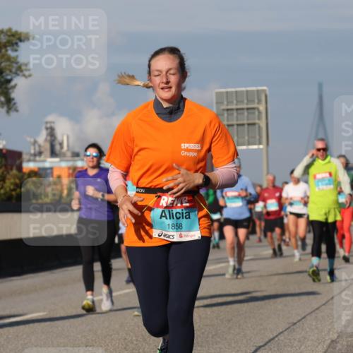 03.10.2025 - Köhlbrandbrückenlauf Luisa Fischer http://msf.ph/oto/9012348 03.10.2025 10:55:19 Position 3 1858 meine-sportfotos.de