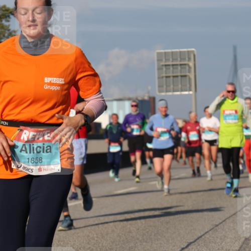 03.10.2025 - Köhlbrandbrückenlauf Luisa Fischer http://msf.ph/oto/9012354 03.10.2025 10:55:19 Position 3 1858 meine-sportfotos.de
