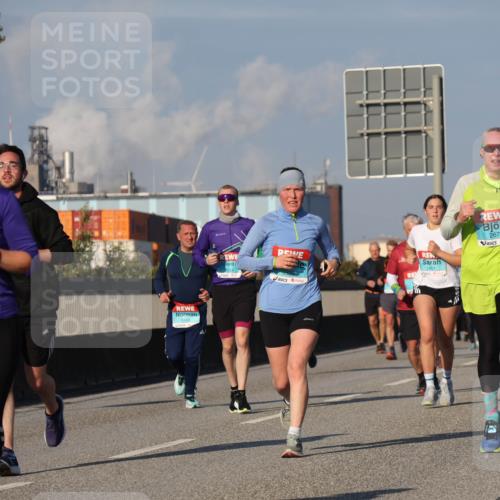 03.10.2025 - Köhlbrandbrückenlauf Luisa Fischer http://msf.ph/oto/9012365 03.10.2025 10:55:21 Position 3 2679, 1401, 3709 meine-sportfotos.de