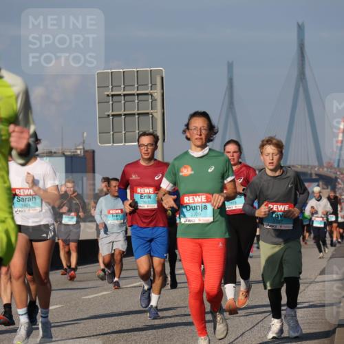 03.10.2025 - Köhlbrandbrückenlauf Luisa Fischer http://msf.ph/oto/9012400 03.10.2025 10:55:24 Position 3 2679, 1401, 1901, 3709, 1818, 3707 meine-sportfotos.de