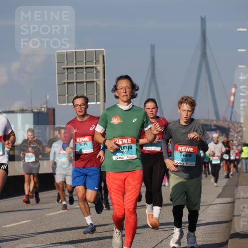 03.10.2025 - Köhlbrandbrückenlauf Luisa Fischer http://msf.ph/oto/9012405 03.10.2025 10:55:25 Position 3 1401, 1901, 2908, 70, 3709, 3707 meine-sportfotos.de