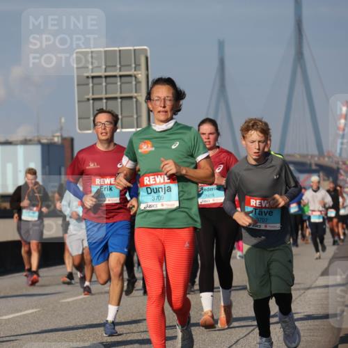 03.10.2025 - Köhlbrandbrückenlauf Luisa Fischer http://msf.ph/oto/9012407 03.10.2025 10:55:25 Position 3 1401, 1901, 3709, 1818, 3707 meine-sportfotos.de