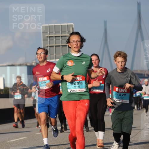 03.10.2025 - Köhlbrandbrückenlauf Luisa Fischer http://msf.ph/oto/9012413 03.10.2025 10:55:25 Position 3 401, 1901, 3709, 40, 1818, 3707 meine-sportfotos.de
