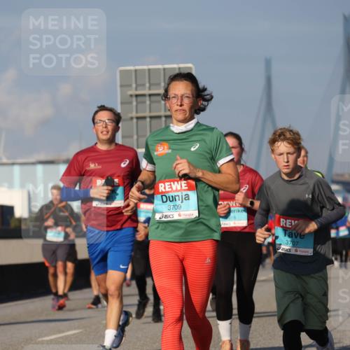03.10.2025 - Köhlbrandbrückenlauf Luisa Fischer http://msf.ph/oto/9012415 03.10.2025 10:55:26 Position 3 1401, 3709, 818, 6, 3707 meine-sportfotos.de
