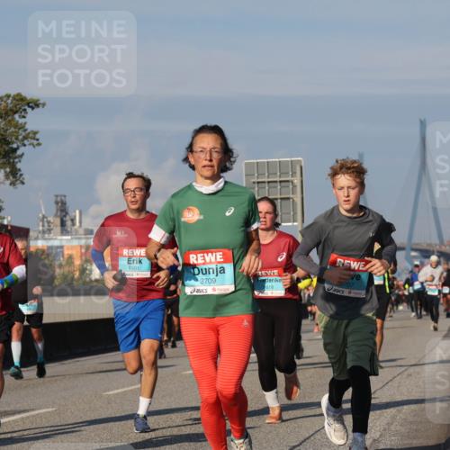 03.10.2025 - Köhlbrandbrückenlauf Luisa Fischer http://msf.ph/oto/9012434 03.10.2025 10:55:27 Position 3 1401, 1901, 3709, 818, 55707 meine-sportfotos.de