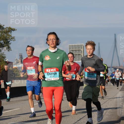 03.10.2025 - Köhlbrandbrückenlauf Luisa Fischer http://msf.ph/oto/9012436 03.10.2025 10:55:28 Position 3 1401, 1901, 3709, 3707 meine-sportfotos.de