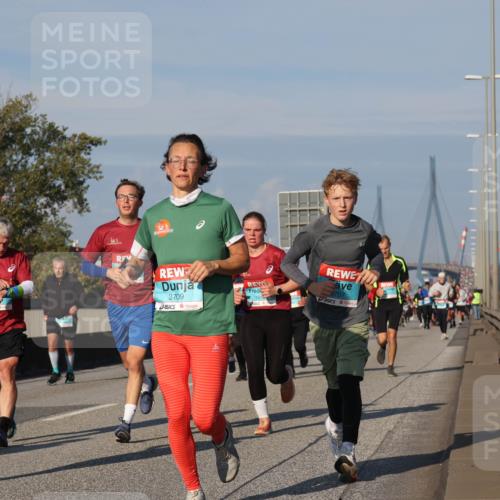 03.10.2025 - Köhlbrandbrückenlauf Luisa Fischer http://msf.ph/oto/9012439 03.10.2025 10:55:28 Position 3 1401, 3709, 181, 3707 meine-sportfotos.de