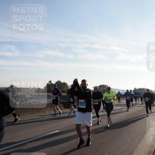 03.10.2025 - Köhlbrandbrückenlauf Fabian Wolf http://msf.ph/oto/9012441 03.10.2025 09:23:08 Position 3 2460, 1763 meine-sportfotos.de