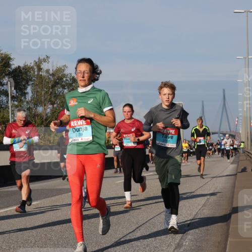 03.10.2025 - Köhlbrandbrückenlauf Luisa Fischer http://msf.ph/oto/9012446 03.10.2025 10:55:29 Position 3 1401, 3709, 1818, 3707 meine-sportfotos.de