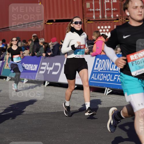 03.10.2025 - Köhlbrandbrückenlauf Michael Burmester http://msf.ph/oto/9012452 03.10.2025 10:12:55 Ziel 1015, 1327, 1331, 1469, 1470, 1521, 1603, 1632, 1685, 2006, 2686, 2799, 3075, 3157, 3166, 3381, 3395, 3549, 3550, 3615, 3648, 3680, 3723 meine-sportfotos.de