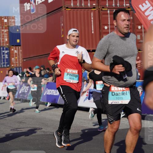 03.10.2025 - Köhlbrandbrückenlauf Michael Burmester http://msf.ph/oto/9012481 03.10.2025 10:12:56 Ziel 1015, 1327, 1331, 1469, 1470, 1521, 1603, 1632, 1685, 2006, 2686, 2799, 3075, 3157, 3166, 3381, 3395, 3549, 3550, 3615, 3648, 3680, 3691, 3723 meine-sportfotos.de