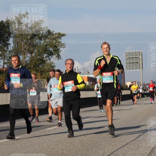 03.10.2025 - Köhlbrandbrückenlauf Luisa Fischer http://msf.ph/oto/9012483 03.10.2025 10:55:32 Position 3 1558, 1464, 1201 meine-sportfotos.de