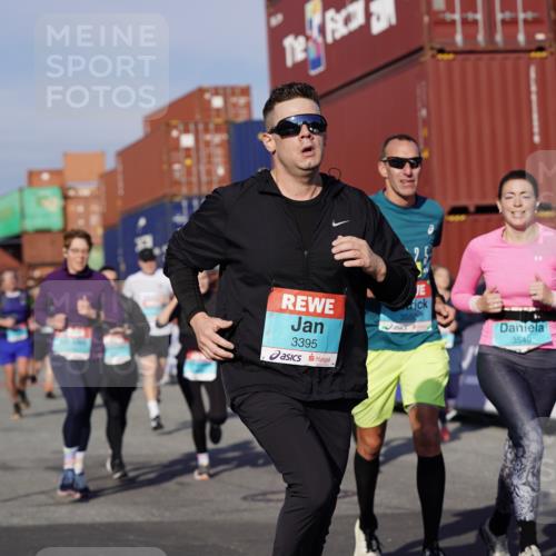 03.10.2025 - Köhlbrandbrückenlauf Michael Burmester http://msf.ph/oto/9012541 03.10.2025 10:12:59 Ziel 1015, 1327, 1331, 1469, 1470, 1521, 1603, 1632, 1685, 2006, 2686, 3075, 3146, 3157, 3166, 3197, 3375, 3381, 3395, 3549, 3550, 3615, 3648, 3691, 3723 meine-sportfotos.de