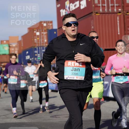03.10.2025 - Köhlbrandbrückenlauf Michael Burmester http://msf.ph/oto/9012547 03.10.2025 10:12:59 Ziel 1015, 1327, 1331, 1469, 1470, 1521, 1603, 1632, 1685, 2006, 2686, 3075, 3146, 3157, 3166, 3197, 3375, 3381, 3395, 3549, 3550, 3615, 3648, 3691, 3723 meine-sportfotos.de