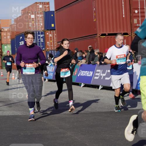 03.10.2025 - Köhlbrandbrückenlauf Michael Burmester http://msf.ph/oto/9012566 03.10.2025 10:13:00 Ziel 1327, 1331, 1469, 1470, 1521, 1603, 1632, 1685, 2006, 2686, 3075, 3146, 3157, 3166, 3197, 3375, 3381, 3395, 3549, 3550, 3615, 3648, 3691, 3723 meine-sportfotos.de