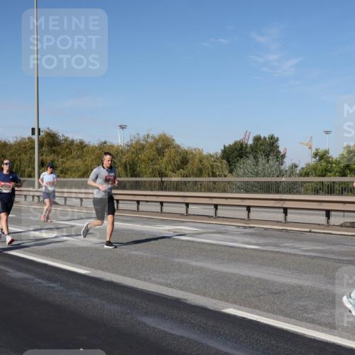03.10.2025 - Köhlbrandbrückenlauf Julia Fischer http://msf.ph/oto/9012576 03.10.2025 13:03:29 Position 3  meine-sportfotos.de