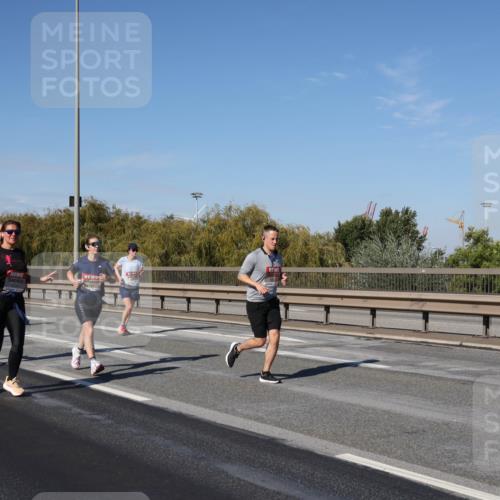 03.10.2025 - Köhlbrandbrückenlauf Julia Fischer http://msf.ph/oto/9012583 03.10.2025 13:03:30 Position 3  meine-sportfotos.de