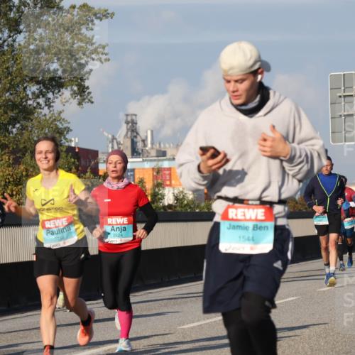 03.10.2025 - Köhlbrandbrückenlauf Luisa Fischer http://msf.ph/oto/9012592 03.10.2025 10:55:42 Position 3 1747, 3334, 3524, 1544 meine-sportfotos.de