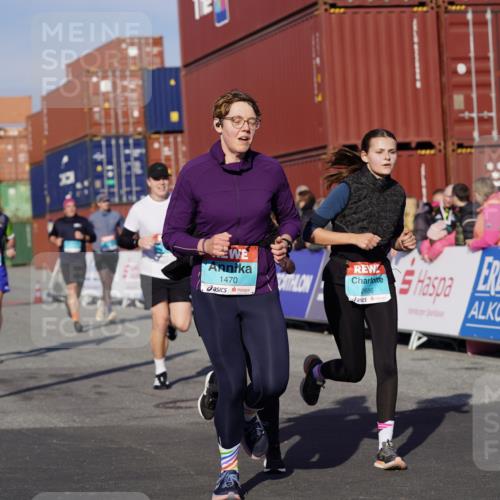 03.10.2025 - Köhlbrandbrückenlauf Michael Burmester http://msf.ph/oto/9012604 03.10.2025 10:13:01 Ziel 1327, 1331, 1388, 1470, 1521, 1603, 1685, 2006, 2686, 3075, 3146, 3157, 3166, 3197, 3375, 3381, 3395, 3549, 3550, 3615, 3691 meine-sportfotos.de