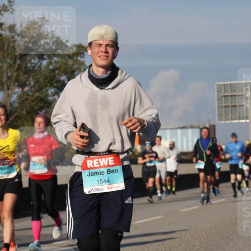 03.10.2025 - Köhlbrandbrückenlauf Luisa Fischer http://msf.ph/oto/9012607 03.10.2025 10:55:43 Position 3 3334, 1283, 1544 meine-sportfotos.de
