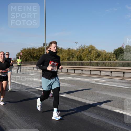 03.10.2025 - Köhlbrandbrückenlauf Julia Fischer http://msf.ph/oto/9012630 03.10.2025 13:03:42 Position 3  meine-sportfotos.de