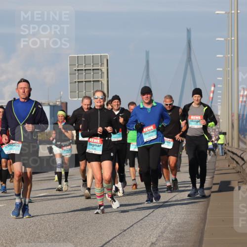 03.10.2025 - Köhlbrandbrückenlauf Luisa Fischer http://msf.ph/oto/9012655 03.10.2025 10:55:47 Position 3 1307, 1636, 3321, 3202 meine-sportfotos.de