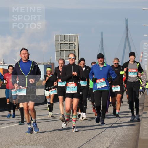 03.10.2025 - Köhlbrandbrückenlauf Luisa Fischer http://msf.ph/oto/9012659 03.10.2025 10:55:48 Position 3 3321, 1636, 3202, 1192 meine-sportfotos.de
