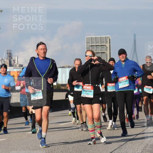 03.10.2025 - Köhlbrandbrückenlauf Luisa Fischer http://msf.ph/oto/9012670 03.10.2025 10:55:49 Position 3 1307, 1636, 3321, 3202, 1192 meine-sportfotos.de