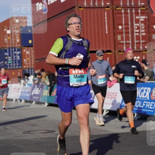 03.10.2025 - Köhlbrandbrückenlauf Michael Burmester http://msf.ph/oto/9012671 03.10.2025 10:13:04 Ziel 1327, 1388, 1470, 1521, 1603, 2006, 2686, 3146, 3157, 3166, 3197, 3375, 3395, 3691, 3798 meine-sportfotos.de