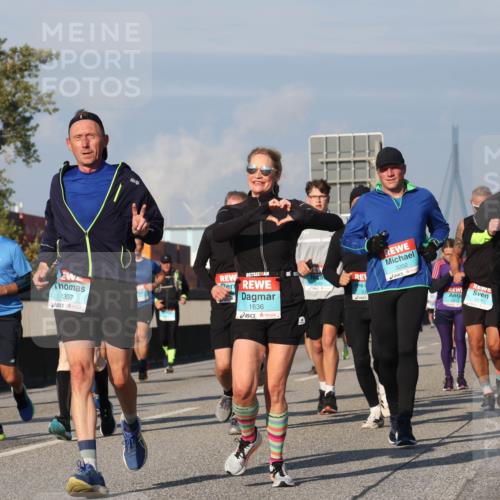 03.10.2025 - Köhlbrandbrückenlauf Luisa Fischer http://msf.ph/oto/9012678 03.10.2025 10:55:50 Position 3 1307, 1636, 3202, 1192 meine-sportfotos.de