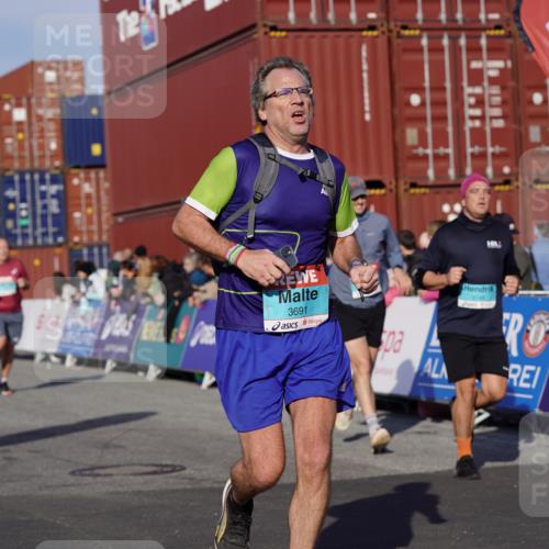 03.10.2025 - Köhlbrandbrückenlauf Michael Burmester http://msf.ph/oto/9012679 03.10.2025 10:13:04 Ziel 1327, 1388, 1470, 1521, 1603, 2006, 2686, 3146, 3157, 3166, 3197, 3375, 3395, 3691, 3798 meine-sportfotos.de