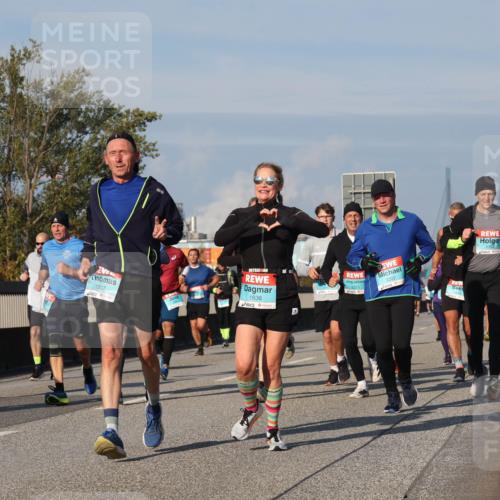 03.10.2025 - Köhlbrandbrückenlauf Luisa Fischer http://msf.ph/oto/9012685 03.10.2025 10:55:50 Position 3 1636, 1307, 1192 meine-sportfotos.de
