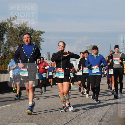 03.10.2025 - Köhlbrandbrückenlauf Luisa Fischer http://msf.ph/oto/9012689 03.10.2025 10:55:51 Position 3 1307, 1636, 3321, 3202, 11921 meine-sportfotos.de