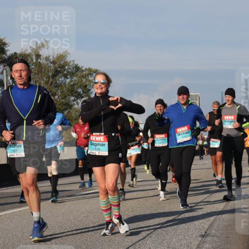 03.10.2025 - Köhlbrandbrückenlauf Luisa Fischer http://msf.ph/oto/9012695 03.10.2025 10:55:51 Position 3 1307, 1636, 3321, 3202, 1192 meine-sportfotos.de