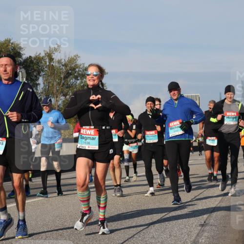 03.10.2025 - Köhlbrandbrückenlauf Luisa Fischer http://msf.ph/oto/9012698 03.10.2025 10:55:52 Position 3 1307, 1636, 3202, 1192 meine-sportfotos.de