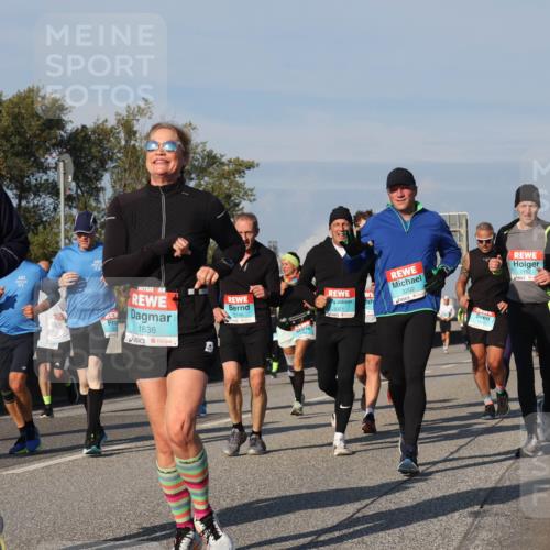 03.10.2025 - Köhlbrandbrückenlauf Luisa Fischer http://msf.ph/oto/9012703 03.10.2025 10:55:52 Position 3 1307, 3321, 1786, 1636, 3202, 1192 meine-sportfotos.de