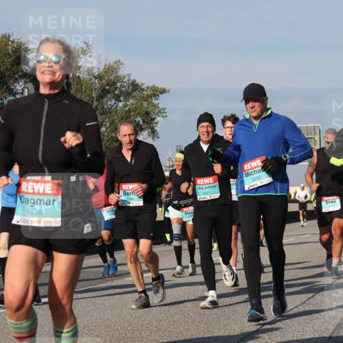 03.10.2025 - Köhlbrandbrückenlauf Luisa Fischer http://msf.ph/oto/9012706 03.10.2025 10:55:52 Position 3 2015, 20, 1636, 1786, 3321, 3202, 1435, 1192 meine-sportfotos.de